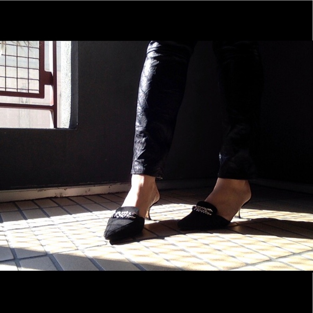 Manolo Blahnik suede kitten heels